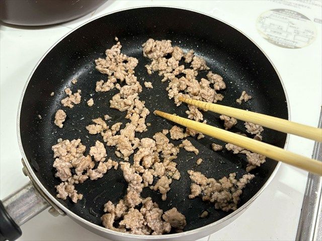 さっぱりぶっかけそうめん ひき肉炒める