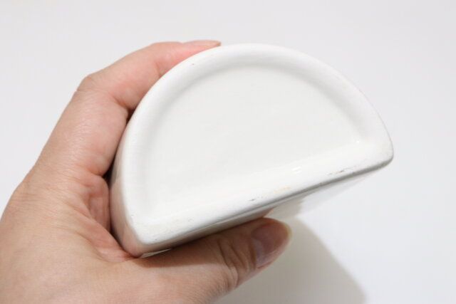 ダイソーのミニ植木鉢の底面