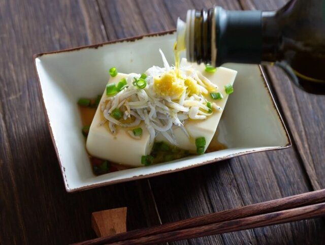 オリーブオイルのしらす生姜冷奴