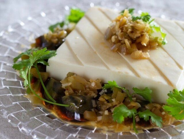 ザーサイとピータンの中華風ごちそう冷奴