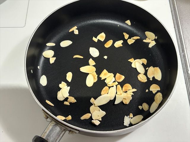 アーモンド炒める