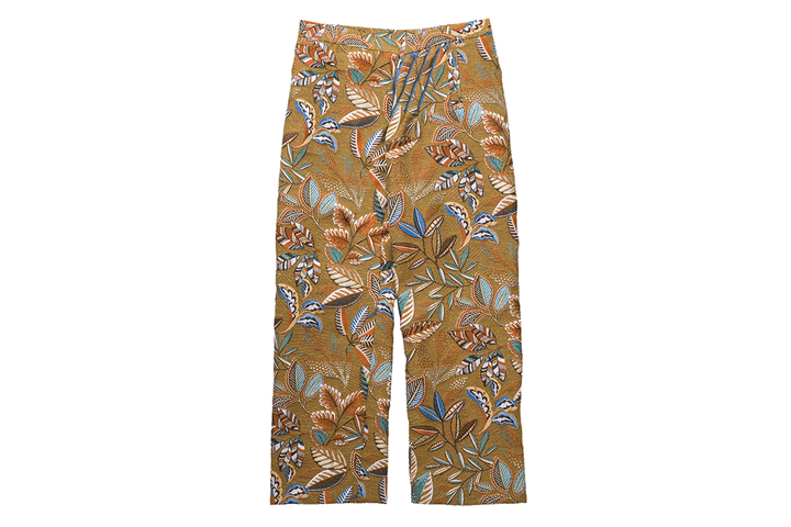 〈ブレス〉のパンツ