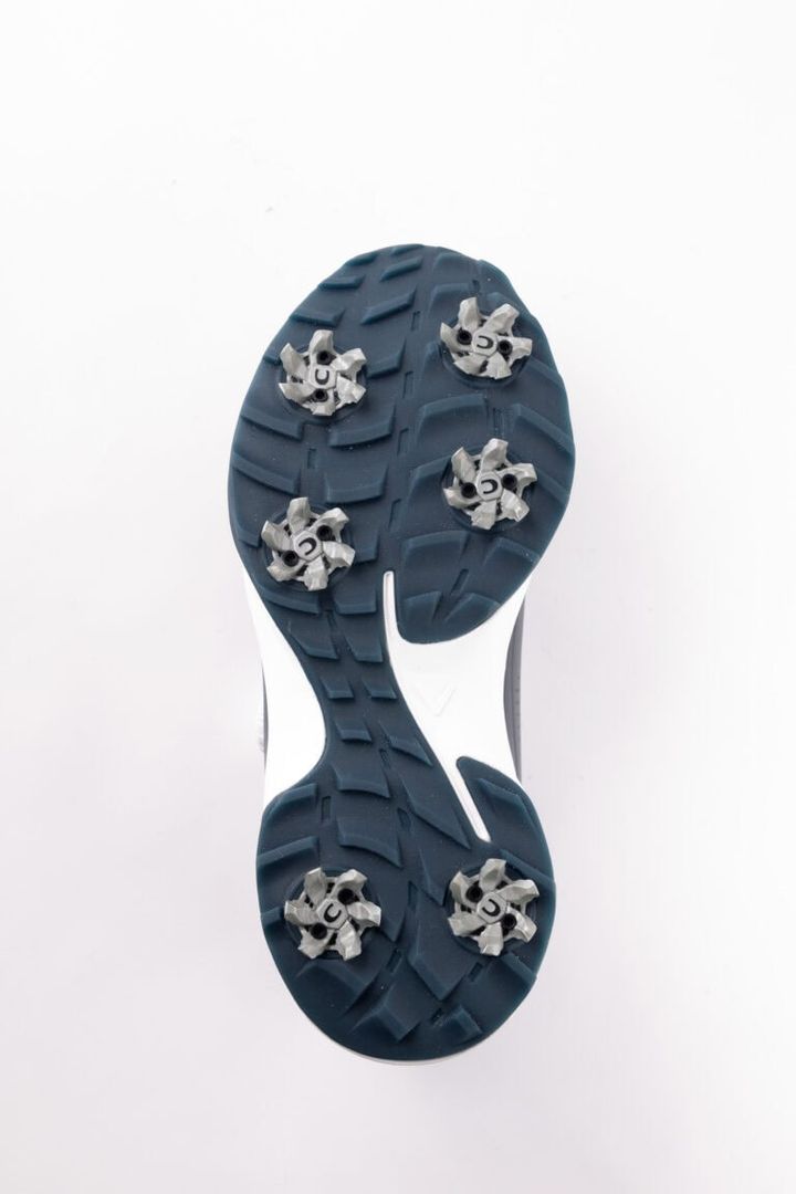 すべりにくいスパイクつき