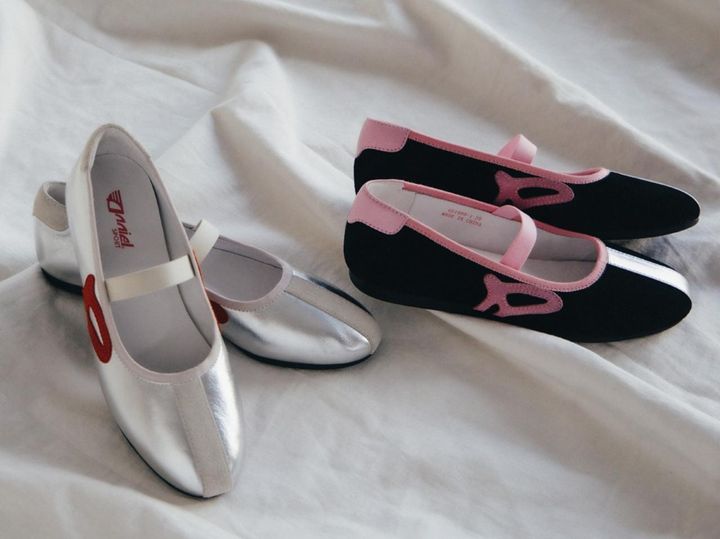 画像: 「スエード スニーカー」各￥19,800【アニエル ✕ レイ ビームス】 出典：レイ ビームス