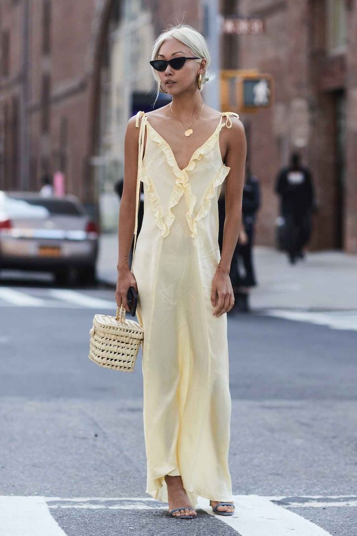 画像: カラー×かごバッグなら夏らしさが上昇