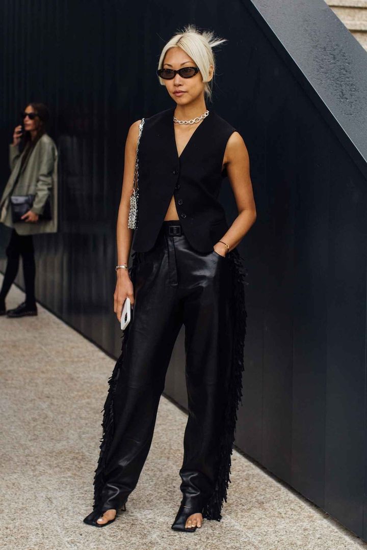 画像: ジレを素肌にまとい抜け感を宿して