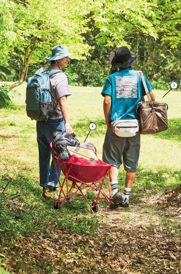 コールマンのアルティメイトアイスクーラーⅡ/25Lと、タイヤ付きで運びやすいワンマイルチェア