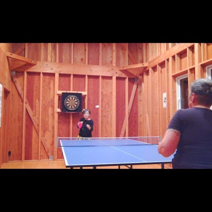 卓球を楽しむふたり