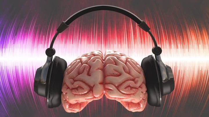 ADHD症状のある若者は勉強中や仕事中にも普通の人より頻繁にBGMを聴く