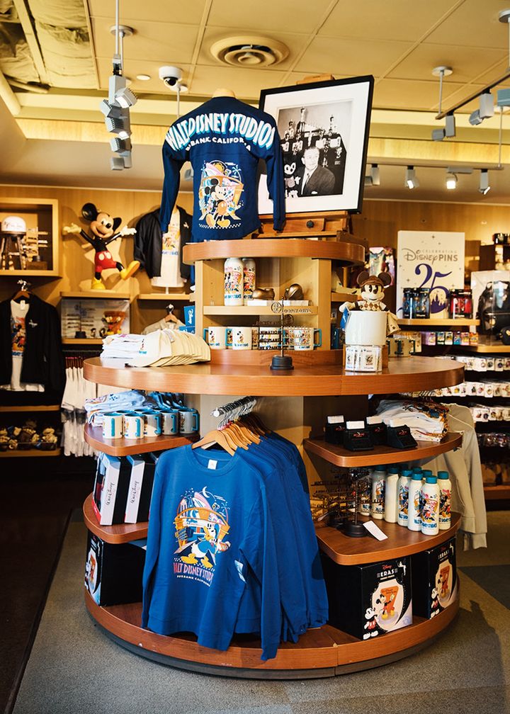 ここだけの限定グッズも！ 楽しすぎる「スタジオ・ストア」