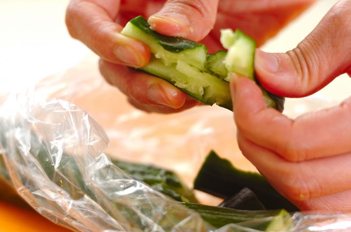 たたきキュウリの下準備1