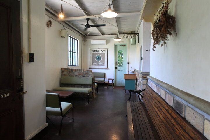 志摩半島の海風が心地良い。アンティークに囲まれた一軒家カフェ「シェブロンカフェ」