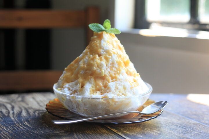 志摩半島の海風が心地良い。アンティークに囲まれた一軒家カフェ「シェブロンカフェ」