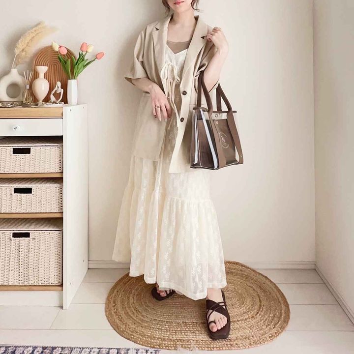 画像: レイヤードコーデも涼し気に