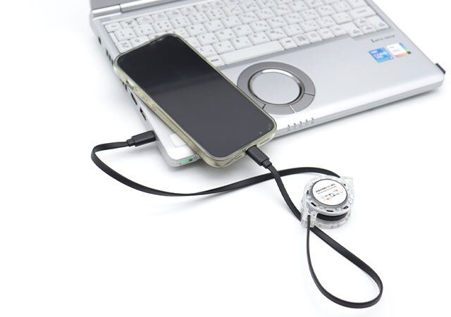 ダイソーのデスクで使える充電・通信Ｃ－Ｃケ－ブル（リール伸縮式）
