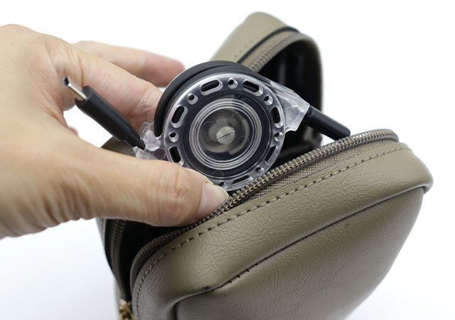 ダイソーのポーチに入る充電・通信Ｃ－Ｃケ－ブル（リール伸縮式）