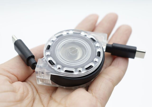 ダイソーの片手に収まる充電・通信Ｃ－Ｃケ－ブル（リール伸縮式）