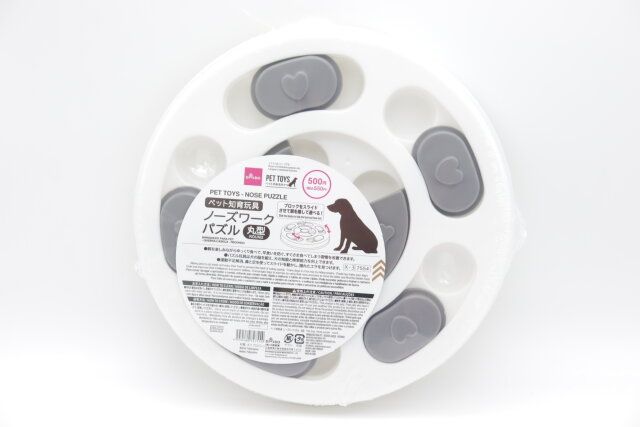 ダイソーのペット知育玩具（ノーズワークパズル、丸型）のパッケージ