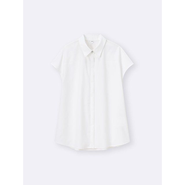 GUのビジューボタンブラウス