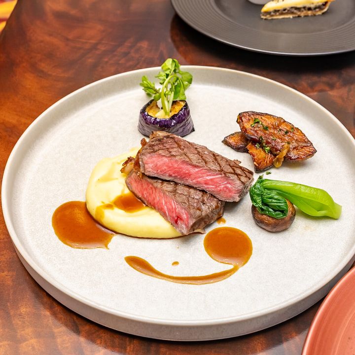 国産牛サーロインのグリル マッシュ・ド・ポテトと彩り野菜 特製バーベキューソース