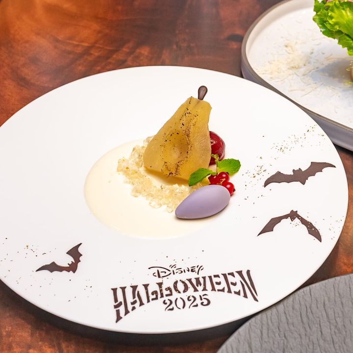 バターミルクパンナ・コッタ 洋梨コンポートと巨峰ソルベ