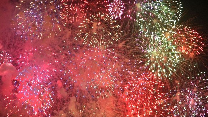 火災事故で打ち切りのみなとみらい花火大会、現役Jリーガーも奥さんと一緒に見ていた