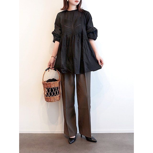 黒ブラウスコーデ1