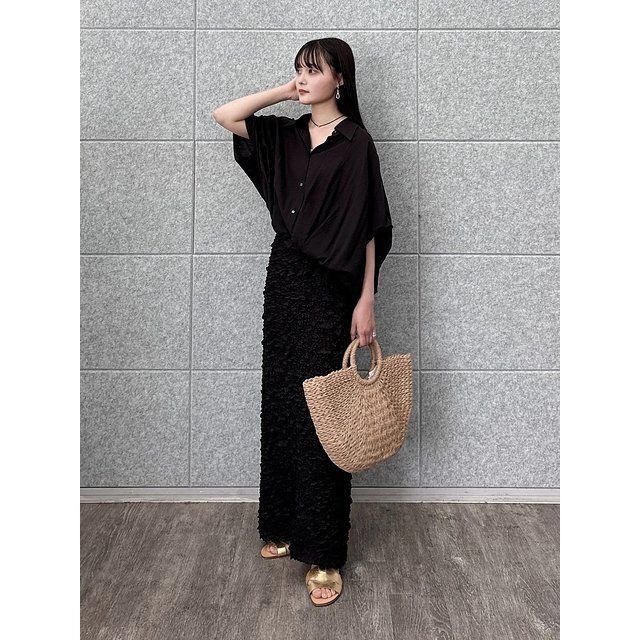 黒ブラウスコーデ4