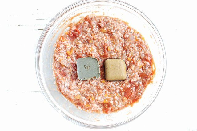 真ん中にカレールーをのせる。