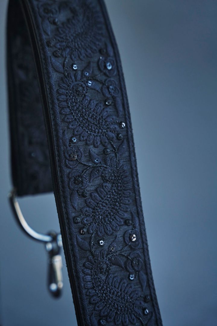 ショルダーストラップ ¥77,000 ※伊勢丹新宿店先行