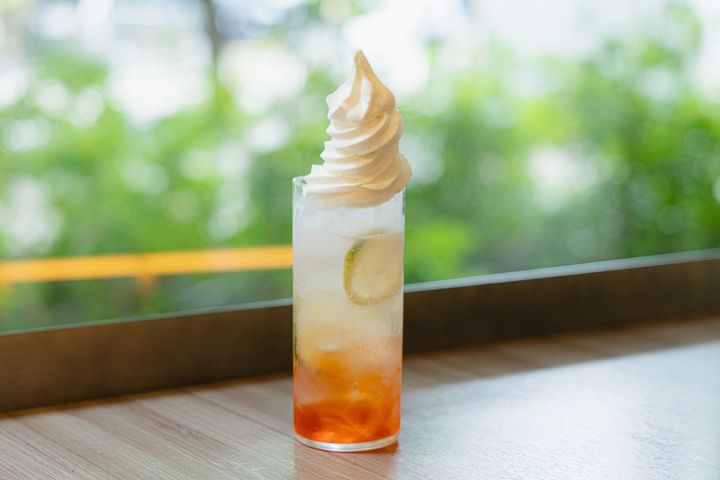 「北海道ソーダフロート（メロン）」880円