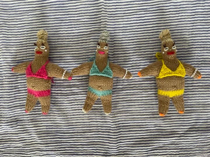 ビキニのマダム人形