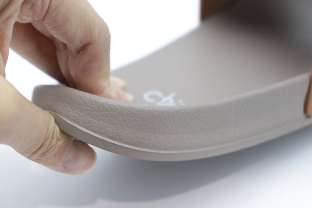 ダイソーの厚みがあるサンダル（チップ＆デール）