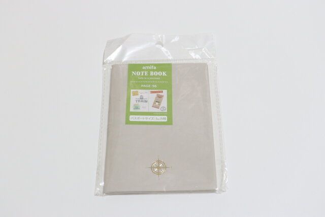 セリア パスポートサイズ 中綴じノート 方眼56P 旅気分 パッケージ