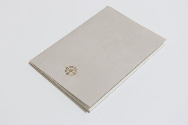 セリア パスポートサイズ 中綴じノート 方眼56P 旅気分