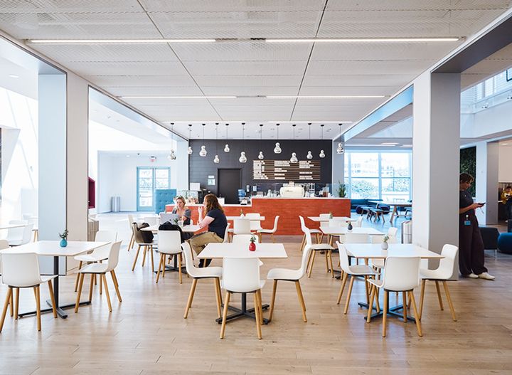 スタッフたちが集まる交流のための場所、「カフェインパッチ」