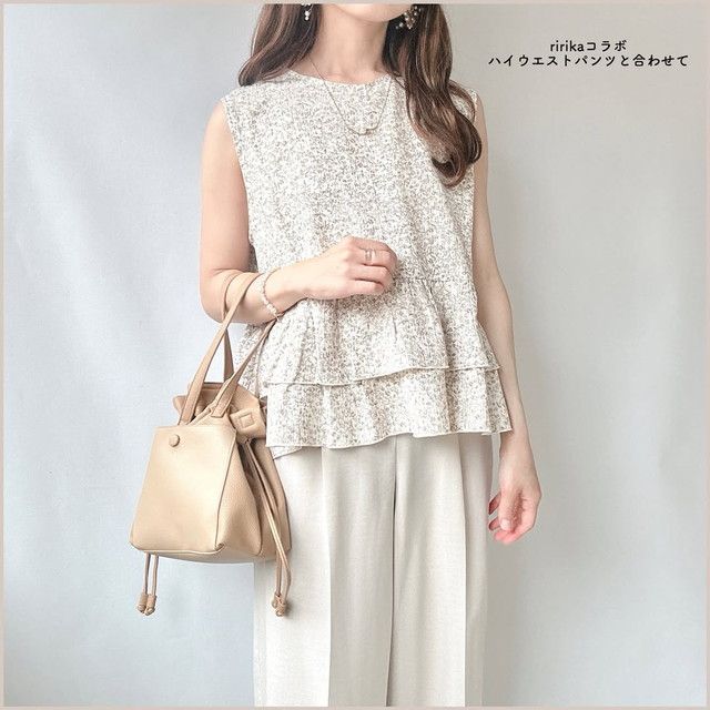 花柄＋2段フリルで女性らしいブラウス