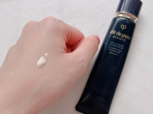 クレ・ド・ポーボーテ ヴォワールコレクチュールn 手の甲に付ける