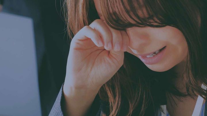 仕事中に涙がこみあげてきてしまい...（画像はphotoAC）