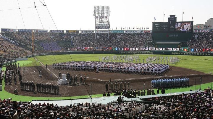 夏の甲子園にまさかのエール！？超有名サッカーチームが高校球児を激励