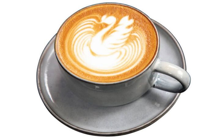 ラテアートのチャンピオンが淹れてくれるラテ（260元）。村上隆氏が絶賛したことで話題に。