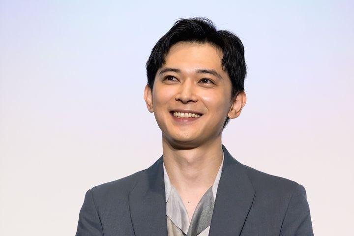 吉沢亮「そんな重かったんだ！」 撮影で着たバンパイア衣裳の重さに驚きのリアクション