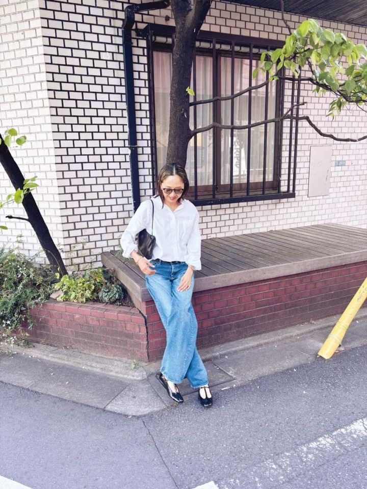 デニム＋白シャツは、私にとっての永遠のベーシックです。