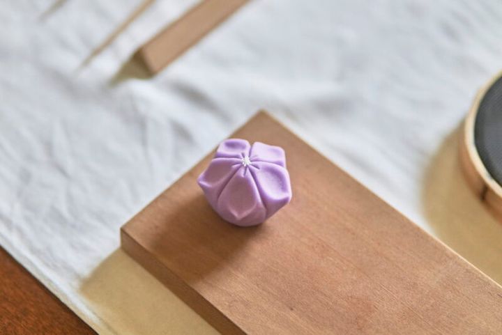 完成した秋の上生菓子「桔梗」