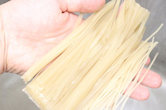 ダイソーの韓国ピビン麺の作り方1