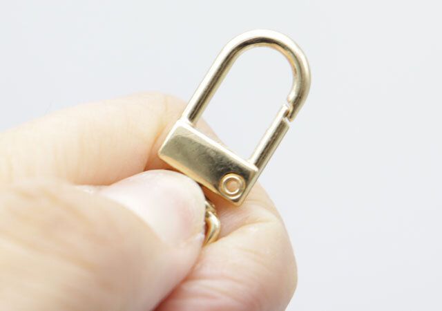 ダイソー レースアップデザインバッグチャームポーチ 金具