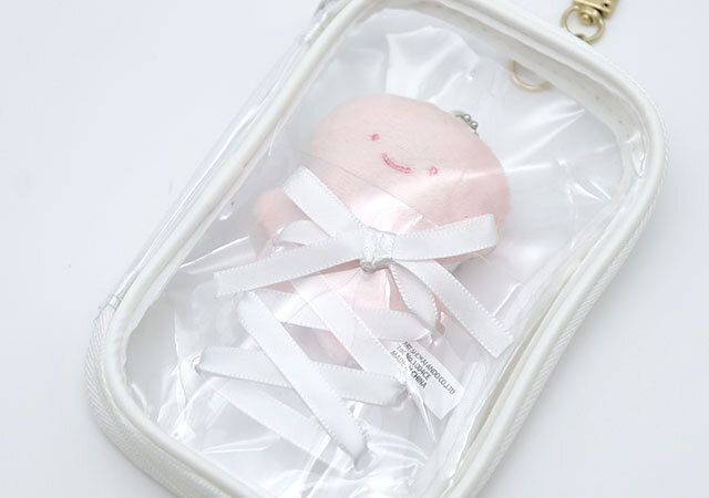 ダイソー レースアップデザインバッグチャームポーチ 使用例 ぬいぐるみ