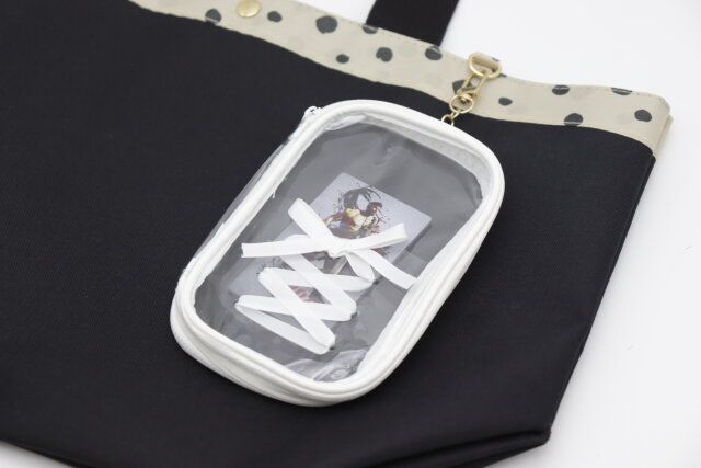 ダイソー レースアップデザインバッグチャームポーチ 使用例 バッグ 推し活