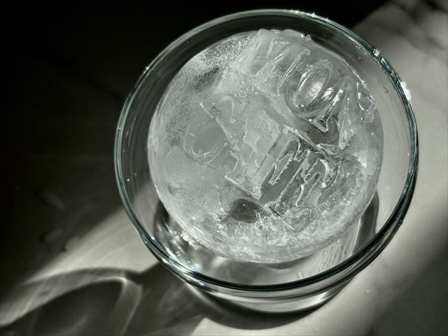 モンカフェ ロゴ入りの氷