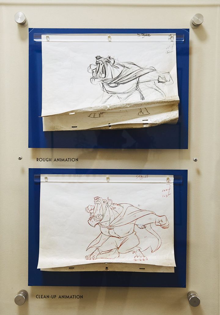 紙とえんぴつを用いた手描き時代の貴重な原画と資料がずらり